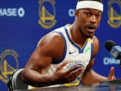 Jimmy Butler, do Warriors, permaneceu ativo no campo de treinamento no Havaí, apesar de uma reabilitação do LCA