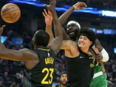 Kerr está ‘inclinado para’ a escalação pequena do Warriors, perdendo Porzingis no início da temporada
