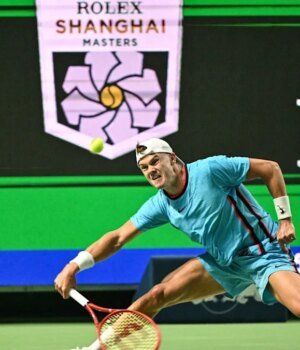 https3A2F2Fmedia.zenfs_.com2Fen2Ftennishead_8082Fc5cbc450e838dac5f5d7239a05712993.jpg