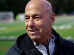 O técnico de futebol masculino de Ramapo faz história no condado de Bergen com a 700ª vitória