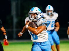 Bola de jogo para os melhores jogadores de futebol americano da escola secundária do SW Florida na Semana 7