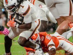 O recebedor do Miami, Malachi Toney, se machucou no jogo contra Clemson. o que sabemos