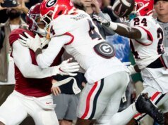 Interferência de passe sem chamada no futebol do Alabama contra Geórgia: fotos, vídeo