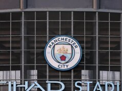 O gigante do futebol Manchester City retorna para bombardear a decisão de quebra de regras financeiras