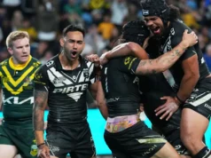 Kalin Ponga marcou o tento maravilhoso da Copa do Mundo da Rugby League, apesar de estar com o short abaixado para revelar sua cueca rosa