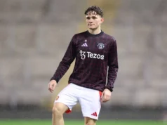 O jovem do Man United, Jacob Devaney, viu o vermelho em um excelente retorno ao futebol de clubes