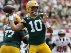 Aaron Rodgers nem mesmo fez Jordan Love dos Packers entrar na história do Lambeau Field