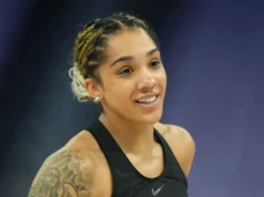 Valquírias Gabby Williams brilha com espartilho branco na estreia nas finais da WNBA