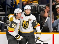 Os Golden Knights encontraram-se tarde para vencer os Predators, dividindo a viagem
