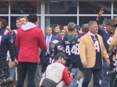 25 anos depois, ainda é legal: os Patriots comemoram o time do Super Bowl de 2001