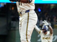 Milwaukee Brewers: Jackson Chauri faz mais história na pós-temporada da MLB com a eliminação do jogo 2