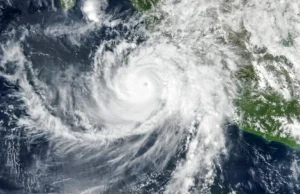 NASA detecta ondas estranhas acima do furacão Simon