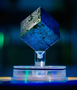 natural-uranium-cube.webp